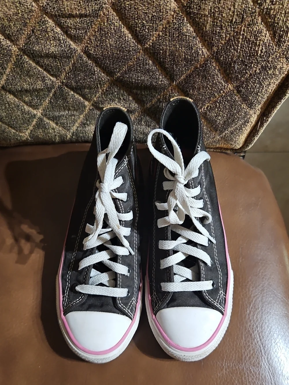 Converse here pair
